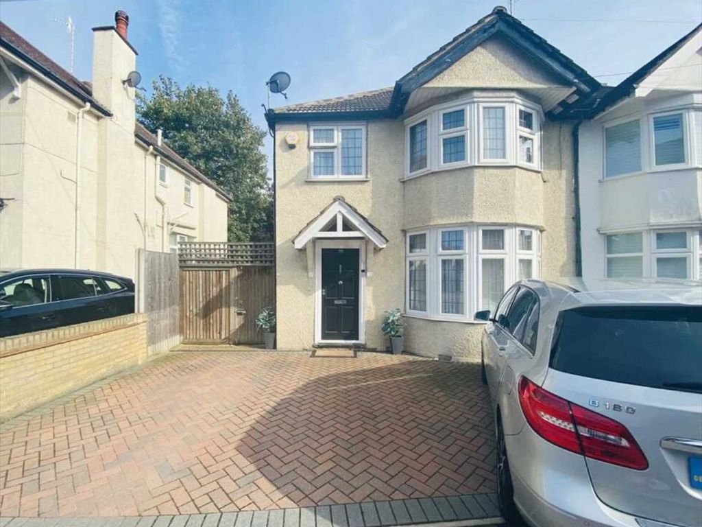 3 bed property for sale in Aldenham Road, Bushey WD23., £599,950 Zoopla