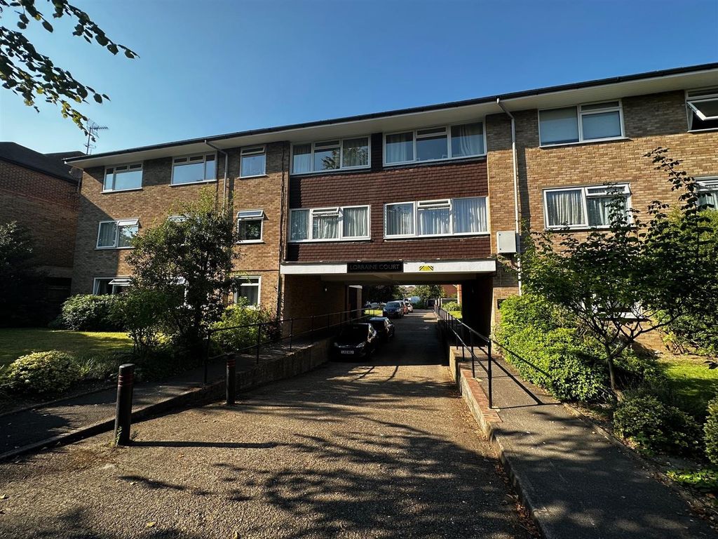 2 bed flat to rent in Camborne Road, Sutton SM2, £1,400 pcm Zoopla
