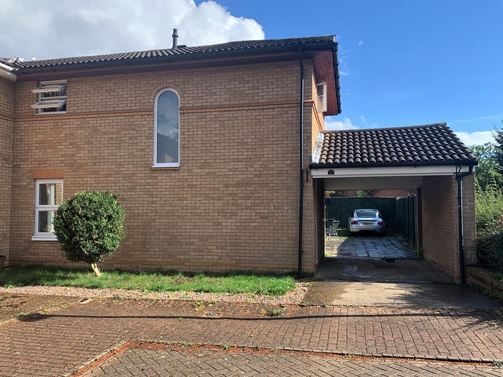 3 bed semidetached house for sale in Clapham Place, Bradwell Common