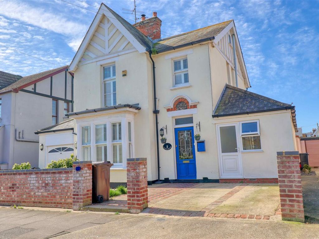 4 bed detached house for sale in Beaconsfield Road, ClactonOnSea CO15