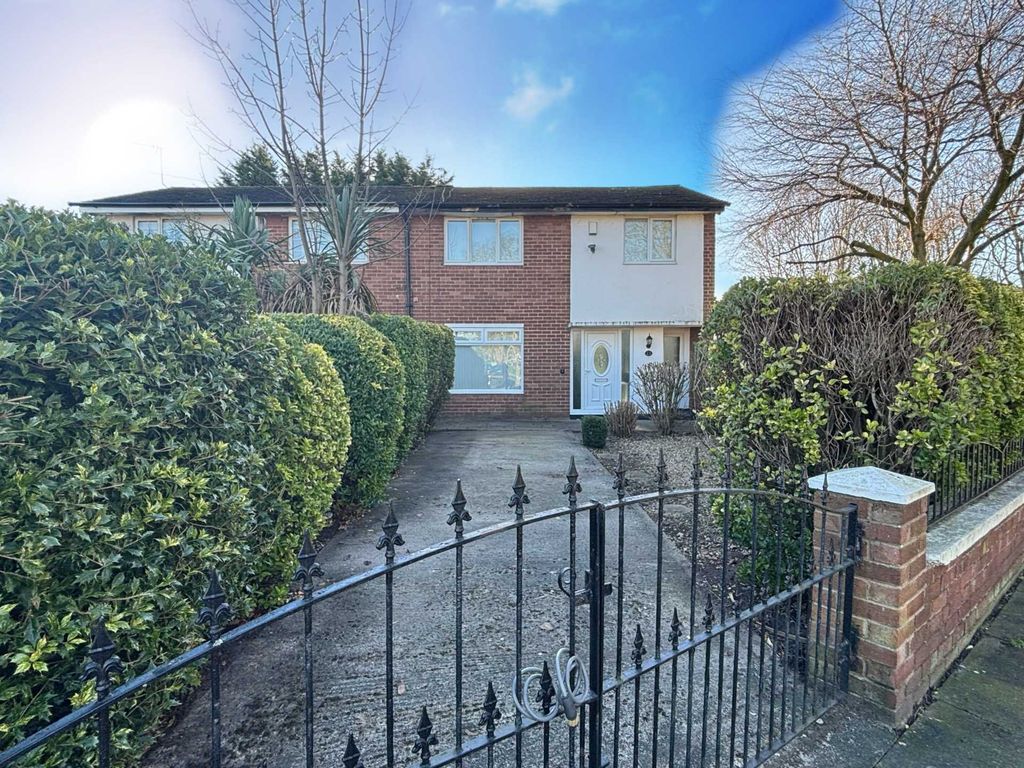 3 bed semidetached house for sale in Daleside Road, Northwood L33, £