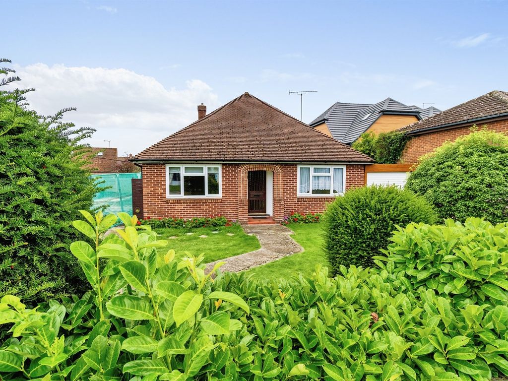 3 bed detached bungalow for sale in Whalesmead Road,