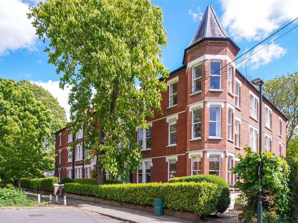 3 bed flat for sale in Richmond Mansions, Denton Road, Twickenham TW1