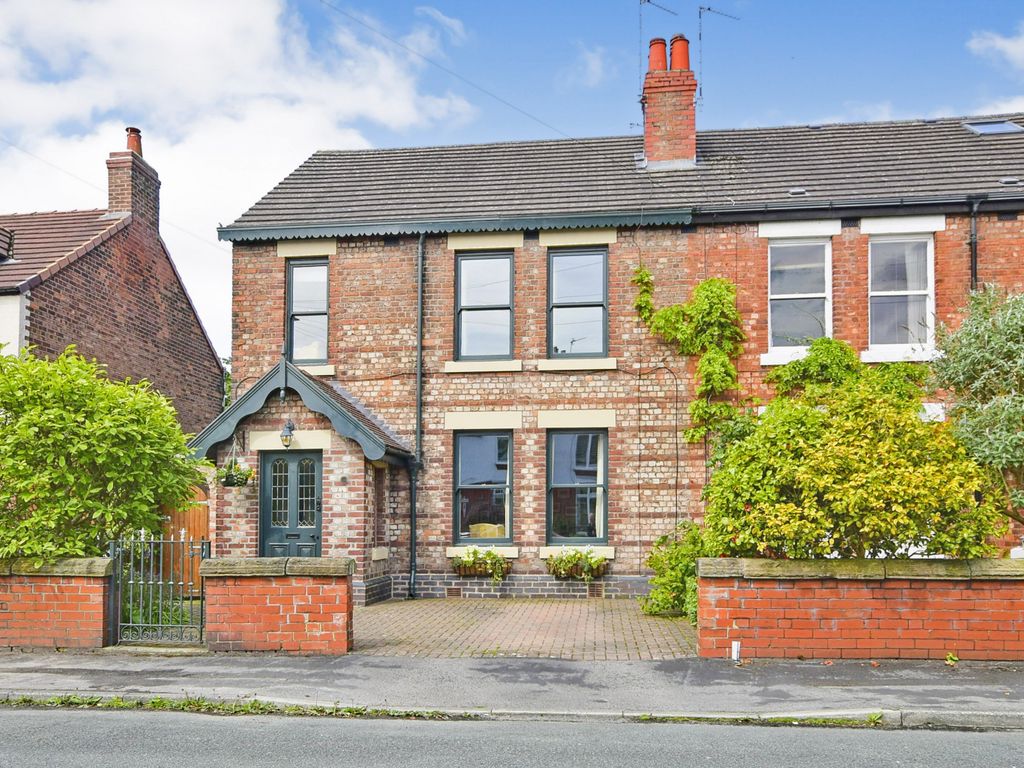 4 bed semidetached house for sale in Knowsley Road, Macclesfield