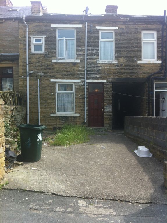 3 bed terraced house to rent in Kensington Street, Bradford BD8, £600