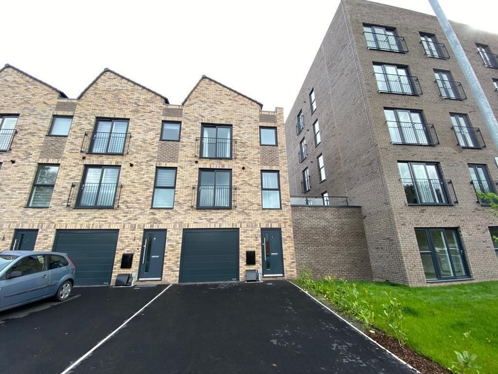 3 bed property to rent in Christie Road, Stretford, Manchester M32, £