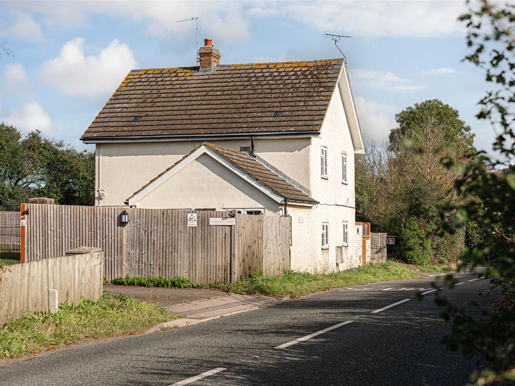 4 bed detached house for sale in Kings Mill Lane, South Nutfield