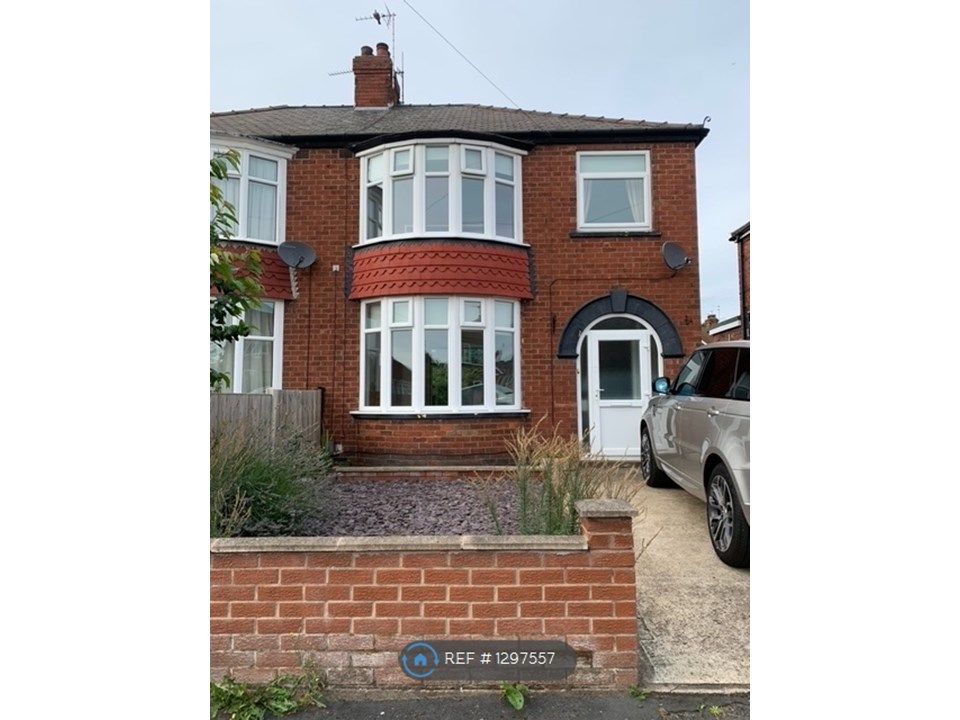 3 bed semidetached house to rent in Newland Drive, Scunthorpe DN15