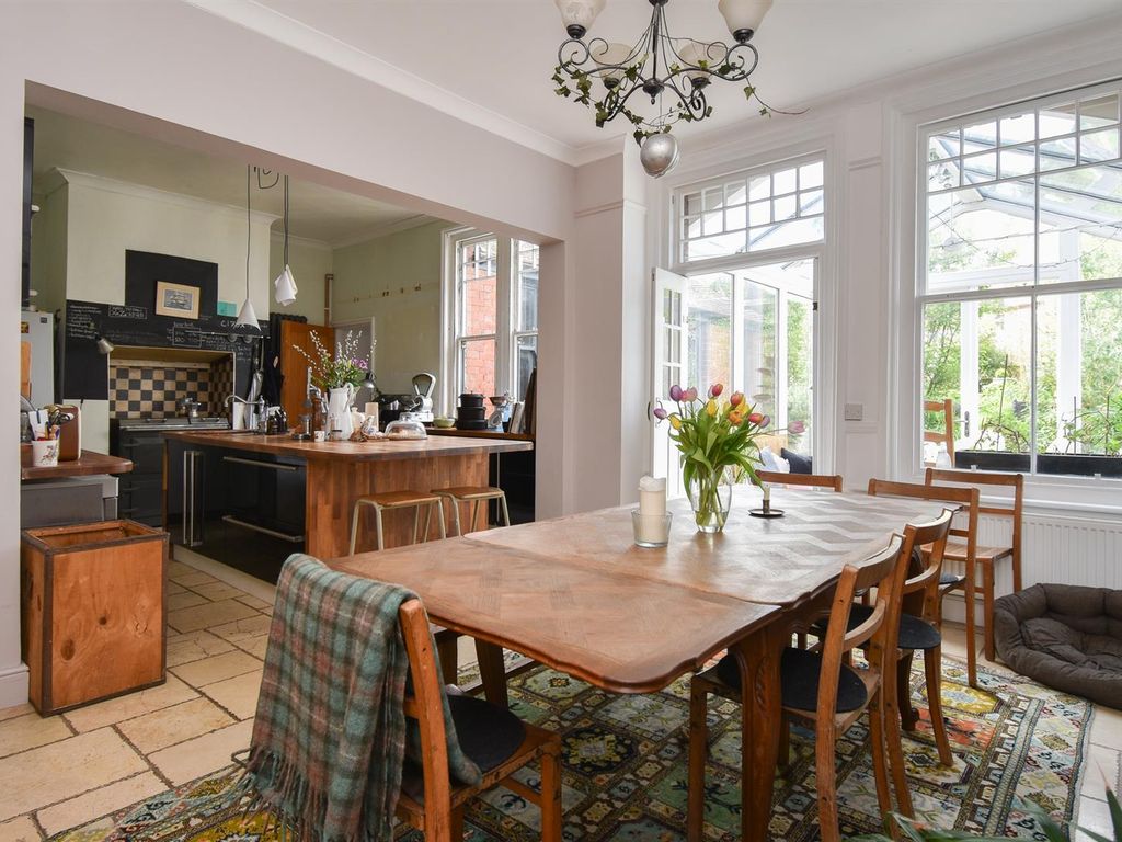 7 bed semidetached house for sale in Springfield Road, St. LeonardsOn