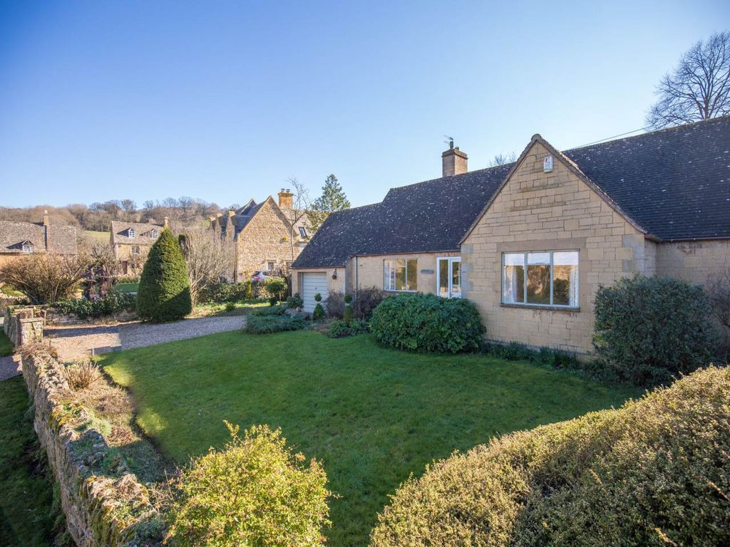 3 bed bungalow to rent in Westfield, Laverton, Gloucestershire WR12