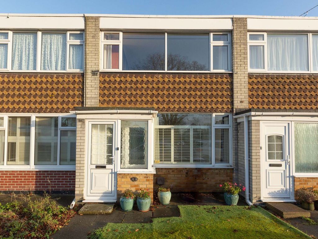 2 bed terraced house for sale in Luton Court, Broadstairs CT10, £