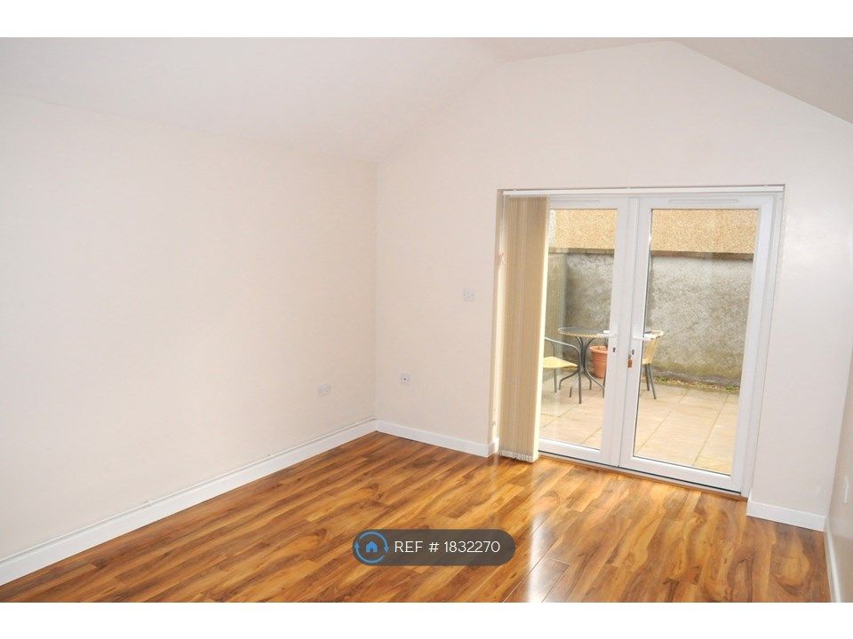 2 bed flat to rent in Kingswood, Bristol BS15, £1,000 pcm Zoopla