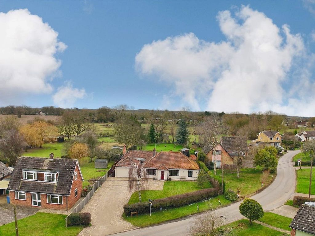 3 bed detached house for sale in Hadleigh Road, Elmsett, Ipswich IP7, £
