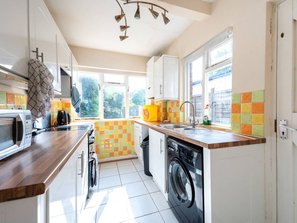 3 bed terraced house to rent in Walnut Tree Close, Guildford GU1