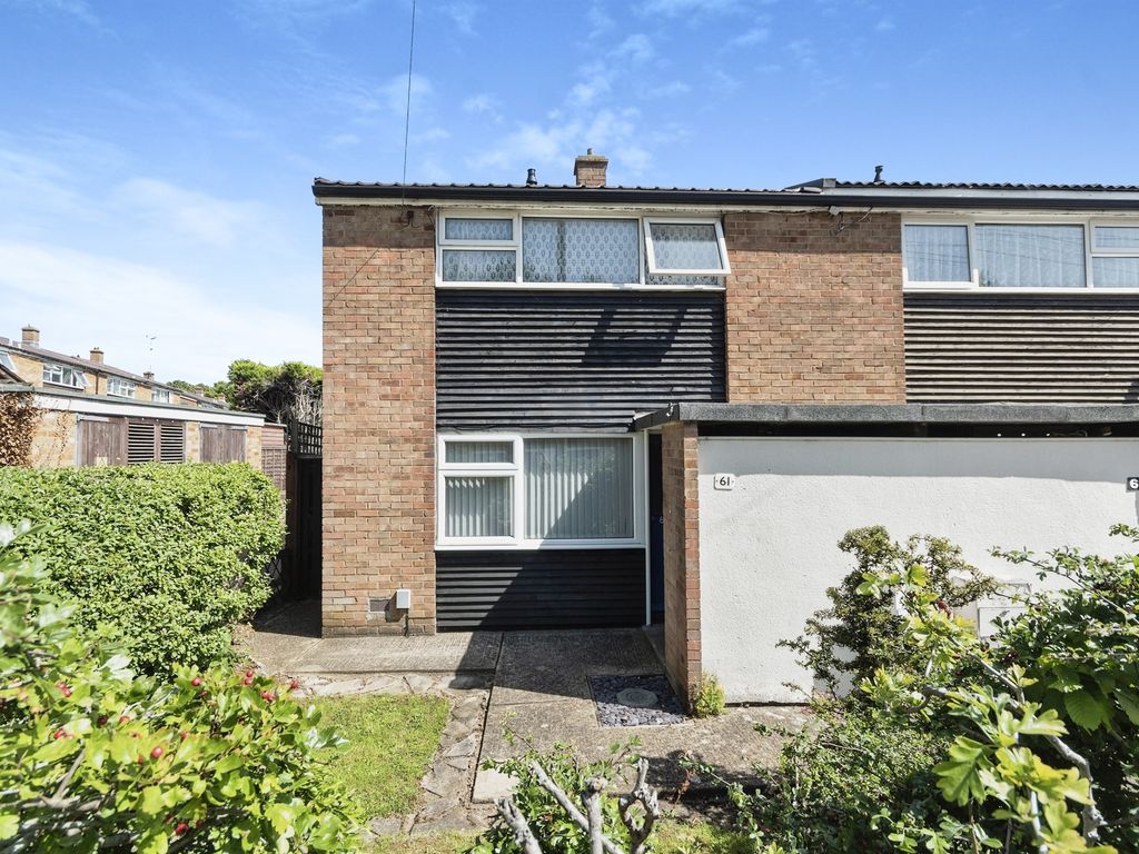 2 bed end terrace house for sale in Brook Drive, Stevenage SG2, £