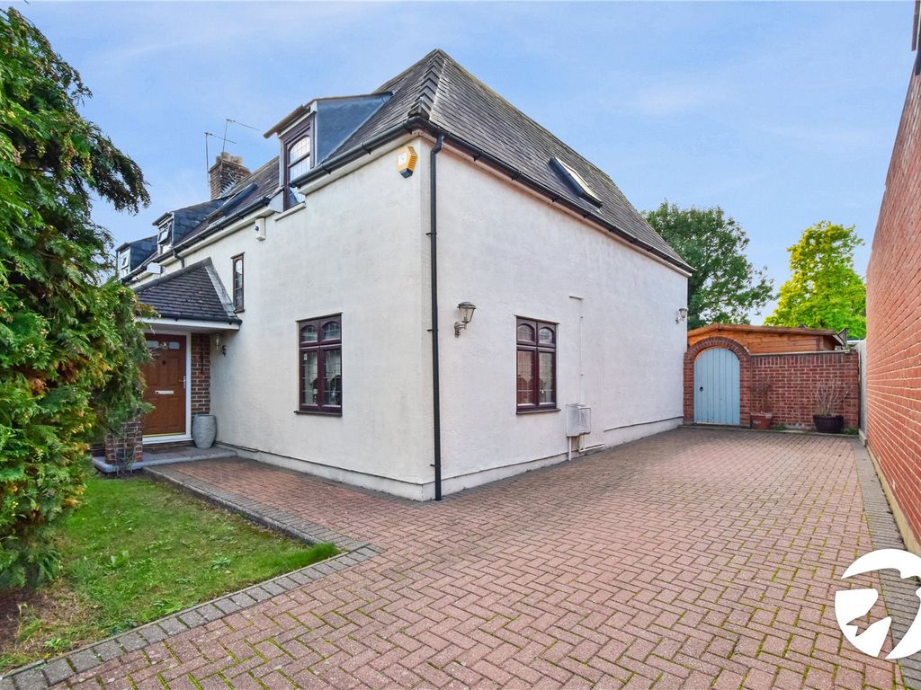 4 bed semidetached house for sale in Laburnum Avenue, Dartford, Kent