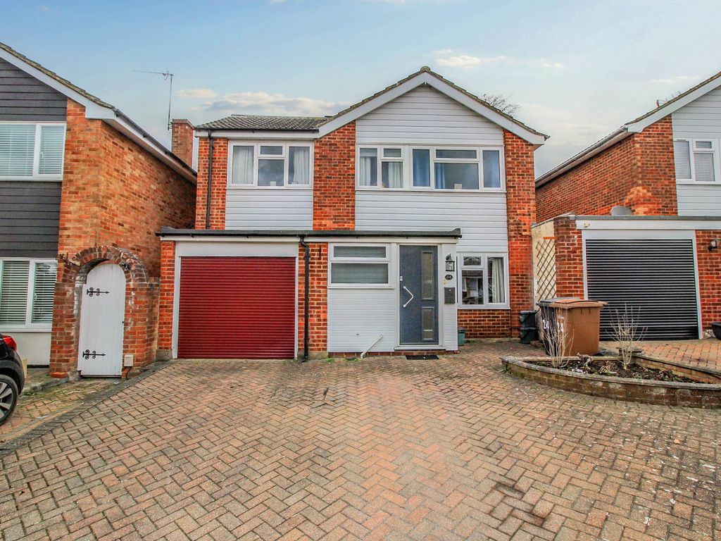 4 bed linkdetached house for sale in Viking Way, Runwell, Wickford
