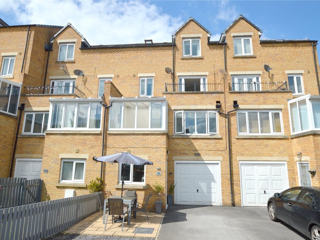 4 bed terraced house for sale in Post Hill Gardens, Pudsey, West