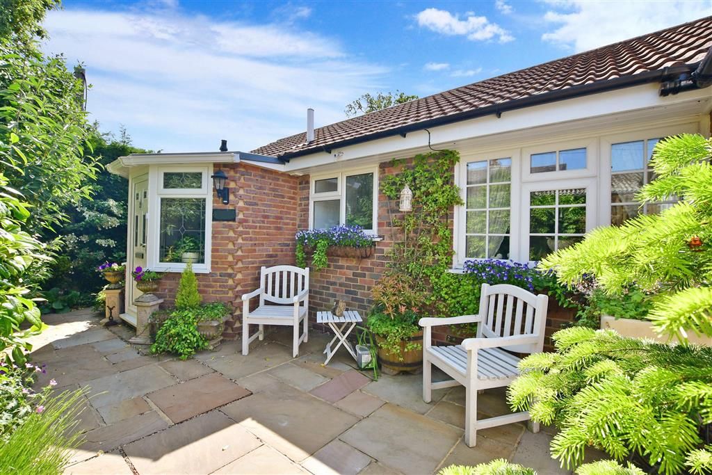 3 bed detached bungalow for sale in Ringles Cross, Uckfield, East