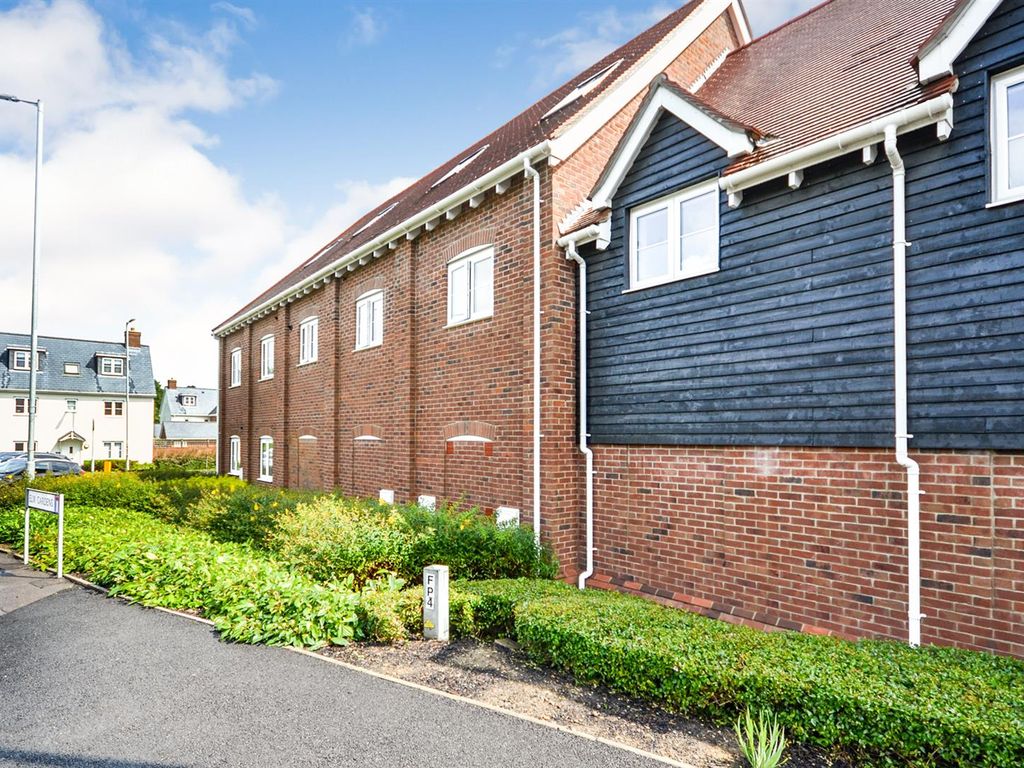 2 bed flat for sale in Elm Gardens, Mountnessing, Brentwood CM15 Zoopla