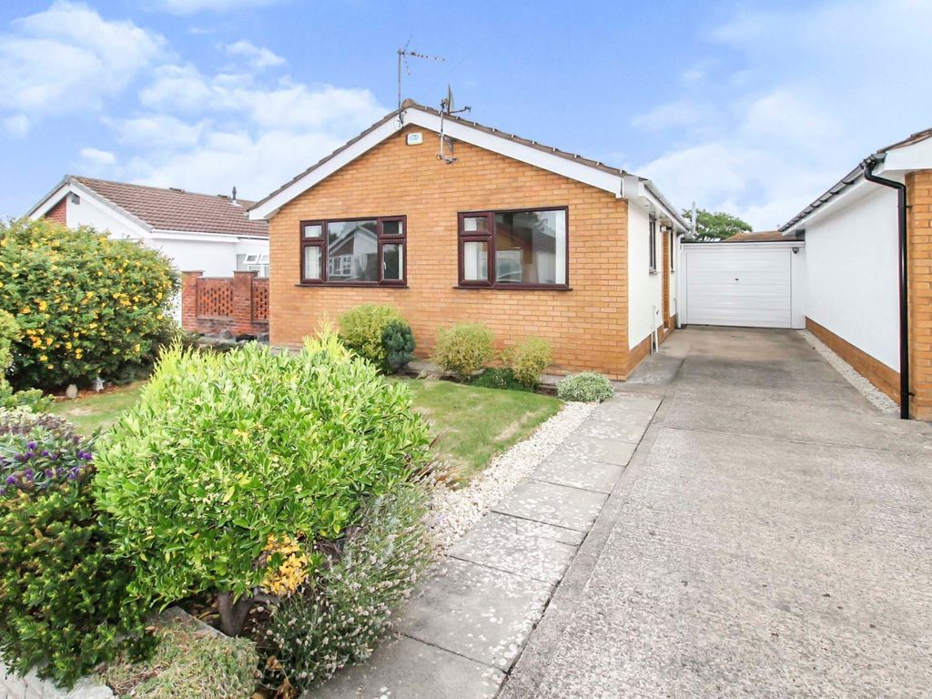 2 bed bungalow for sale in 3 Cedar Avenue, Rhyl, Denbighshire LL18 Zoopla