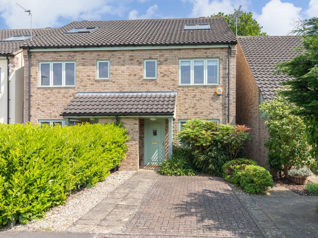 4 bed semidetached house to rent in Bell View Close, Cheltenham GL52