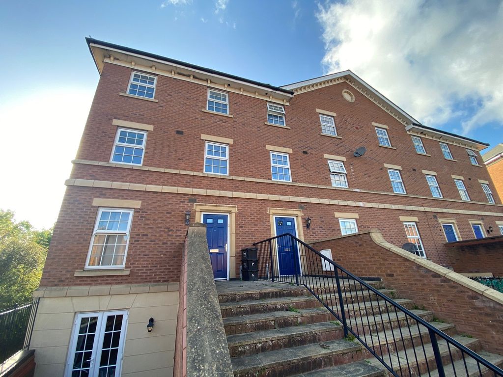 3 bed property for sale in Fenton Avenue, Swindon SN25 Zoopla