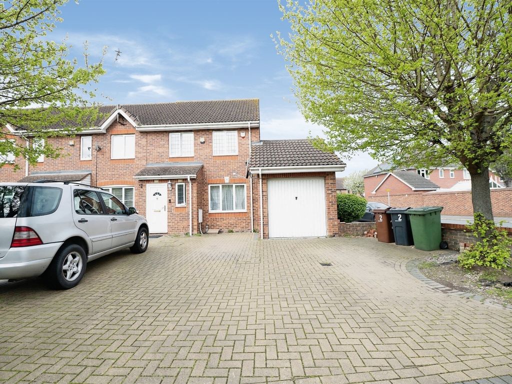 3 bed end terrace house for sale in St. Leonards Close, Grays RM17 Zoopla