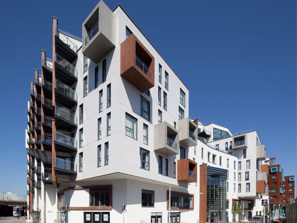 2 bed flat to rent in Bellville House, 2 John Donne Way, Greenwich SE10