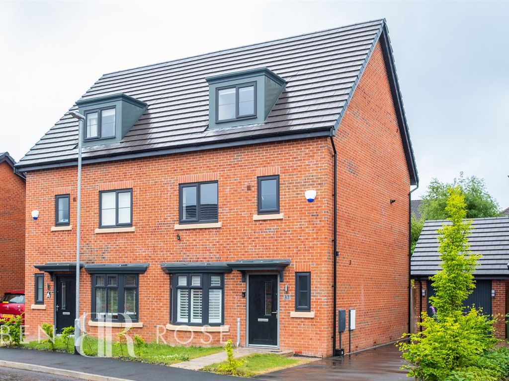4 bed semidetached house for sale in Sherwood Avenue, Leyland PR25