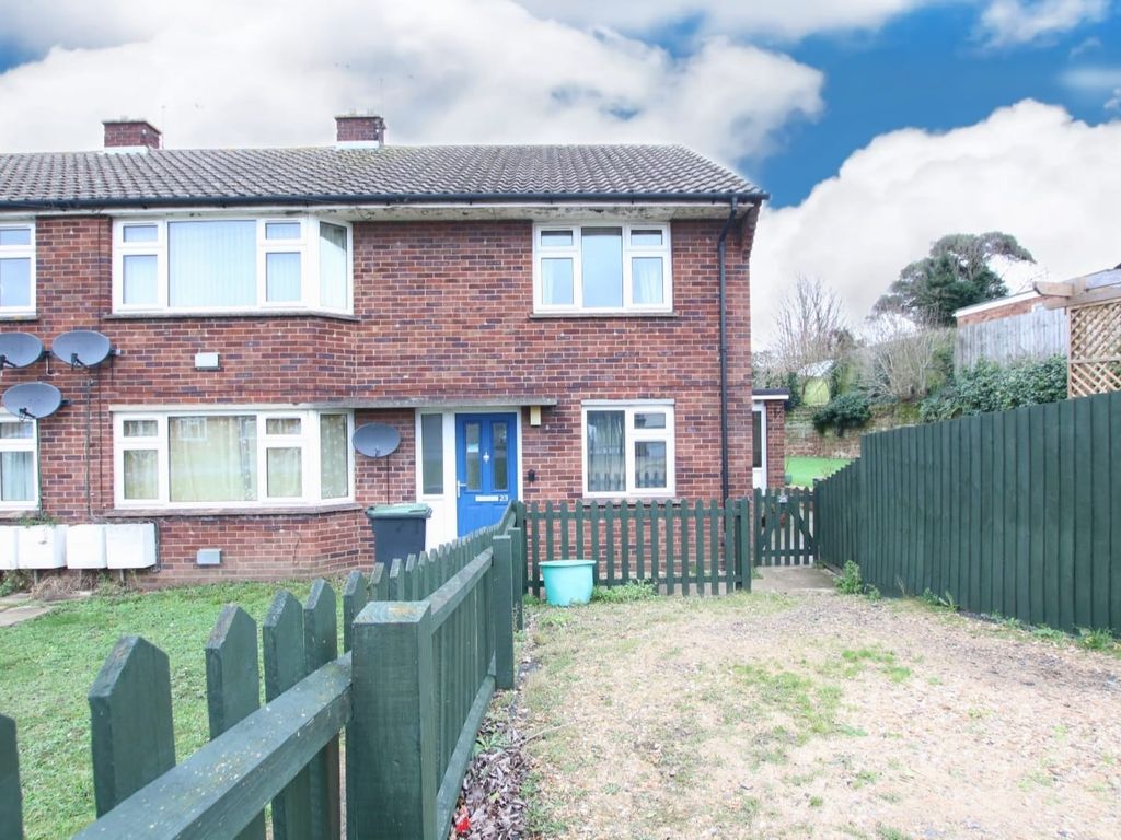 2 bed flat for sale in York Crescent, Claydon, Ipswich, Suffolk IP6, £