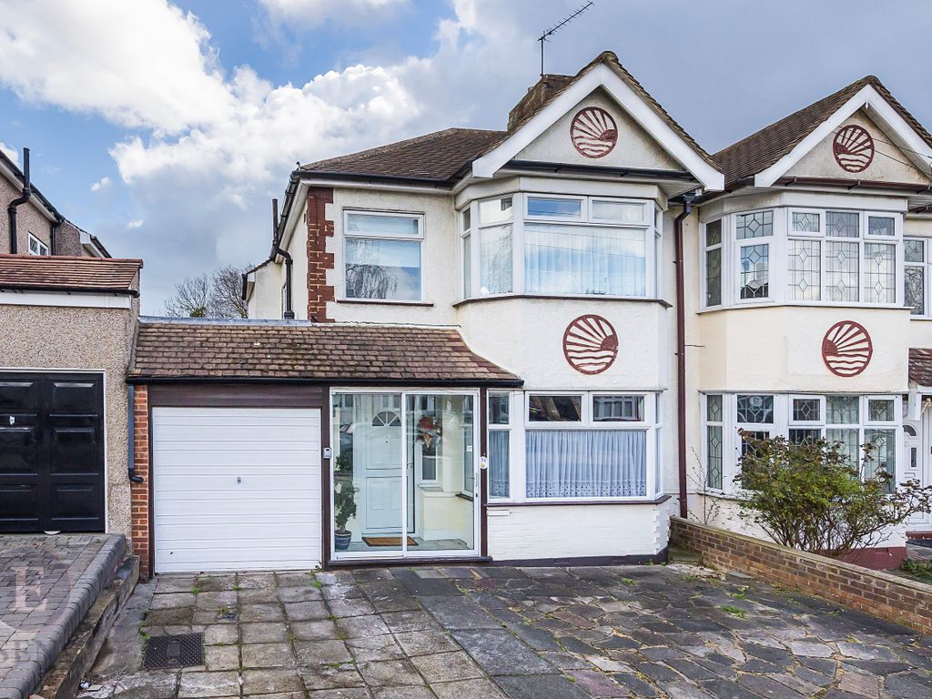 3 bed semidetached house for sale in Goodwood Avenue, Hornchurch