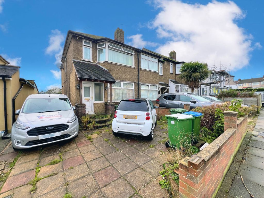 2 bed end terrace house for sale in Radnor Avenue, Welling DA16, £330,000 Zoopla