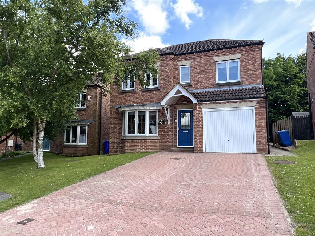 4 bed detached house for sale in Richmond Close, Market Weighton, York