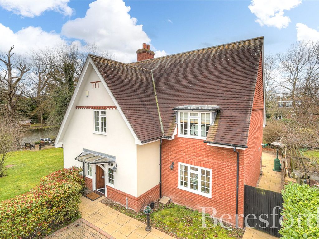 5 bed detached house for sale in Sycamore Grove, Gidea Park RM2, £