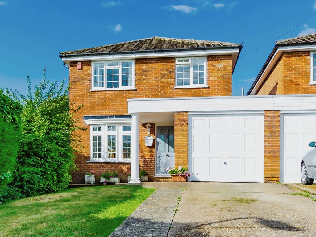 4 bed detached house for sale in Sutherland Avenue, Biggin Hil, Kent