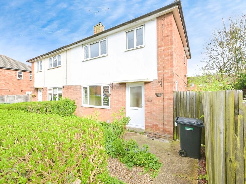 3 bed semidetached house for sale in Skippon Close, Market Harborough