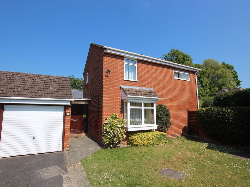 3 bed linkdetached house for sale in Chorefields, Kidlington OX5, £