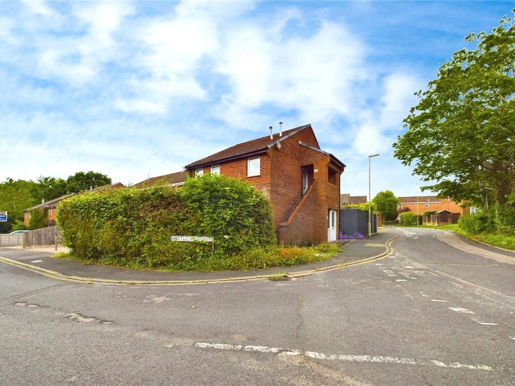 Studio to rent in Hartley Gardens, Tadley, Hampshire RG26, £750 pcm