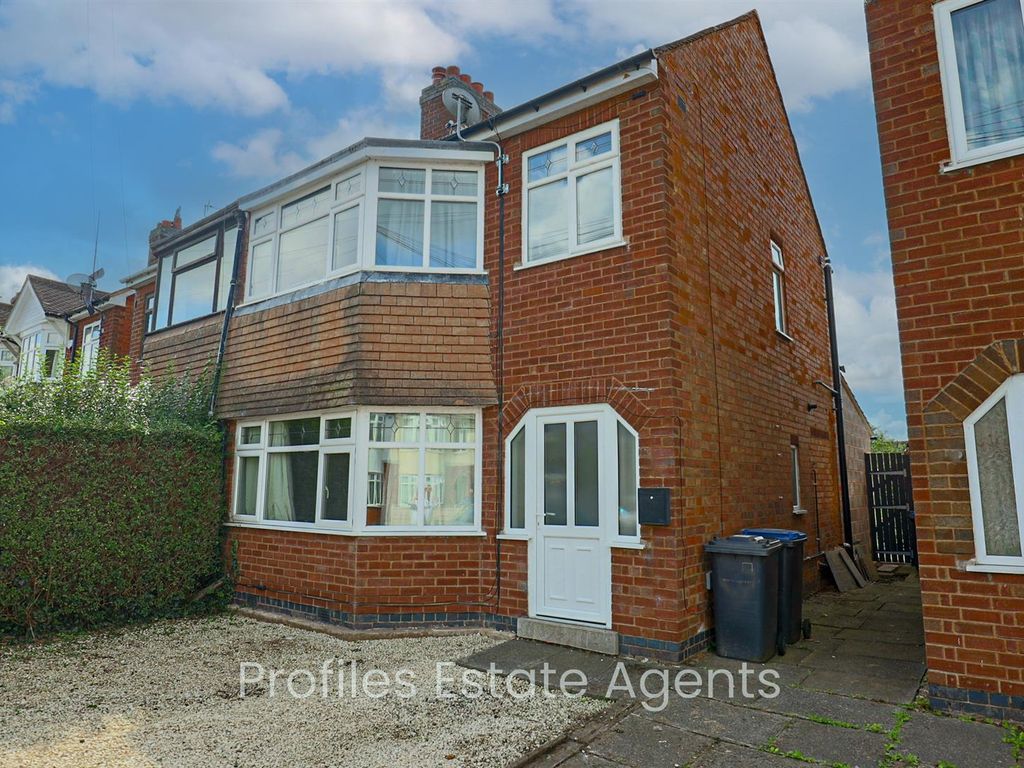 3 bed semidetached house for sale in Barrie Road, Hinckley LE10, £