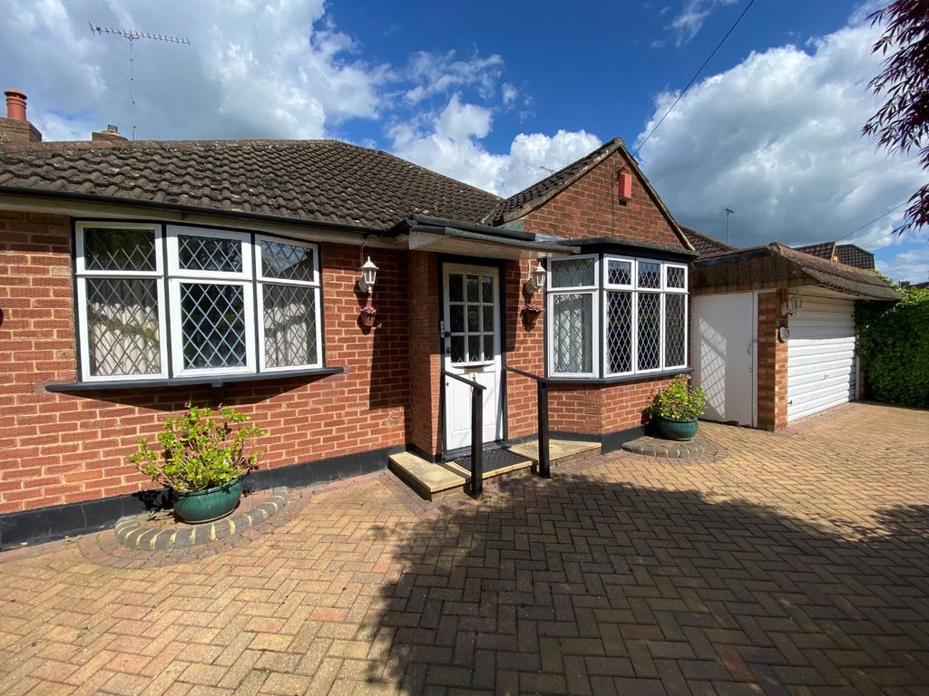2 bed detached bungalow for sale in Manor Road, Caddington, Luton LU1