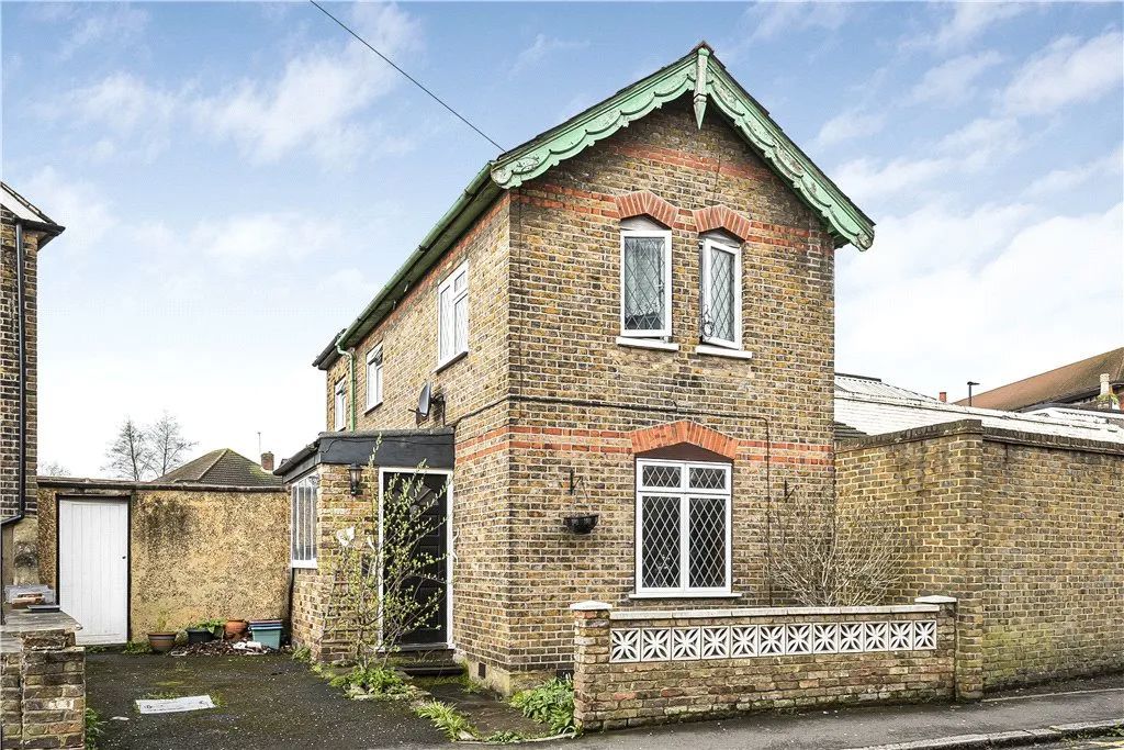 3 bed detached house for sale in Chapel Road, Hounslow TW3, £450,000