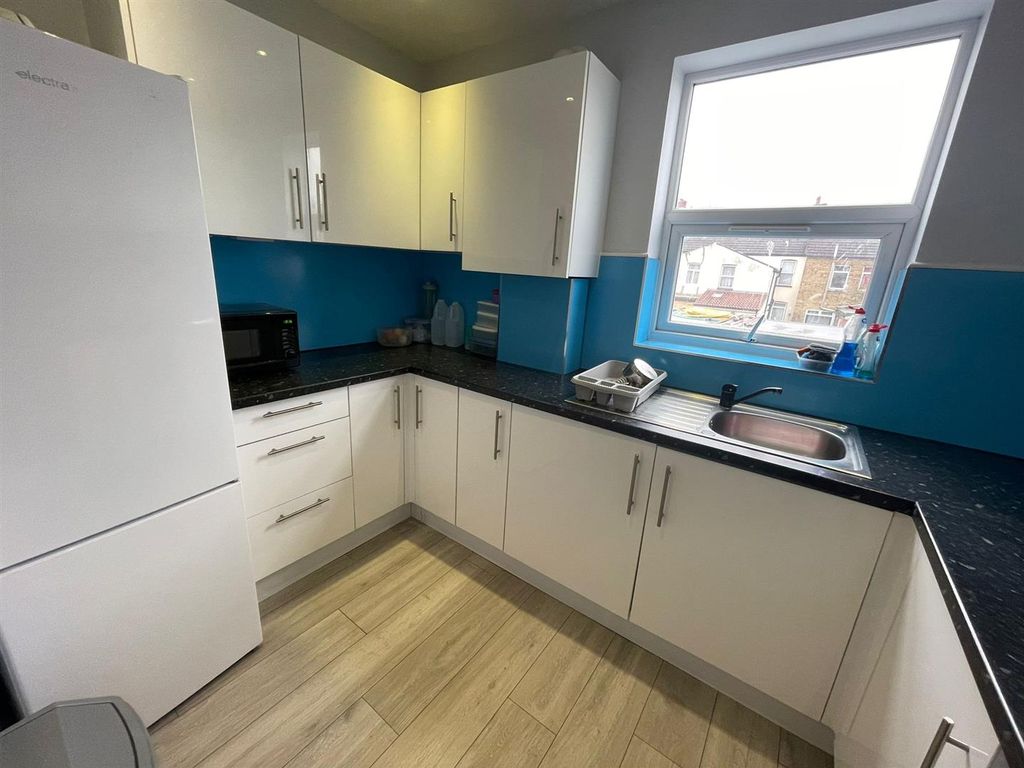 3 bed terraced house to rent in Townsend Road, Southall UB1 Zoopla