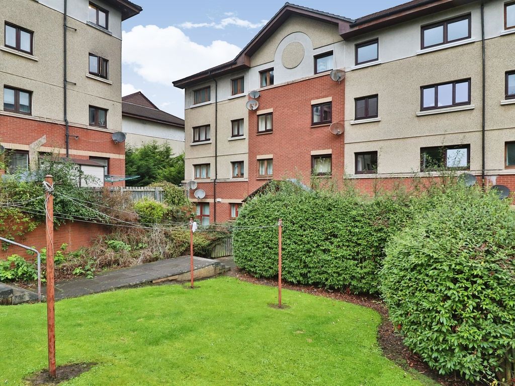 2 bed flat for sale in Ratho Drive, Springburn, Glasgow G21, £60,000