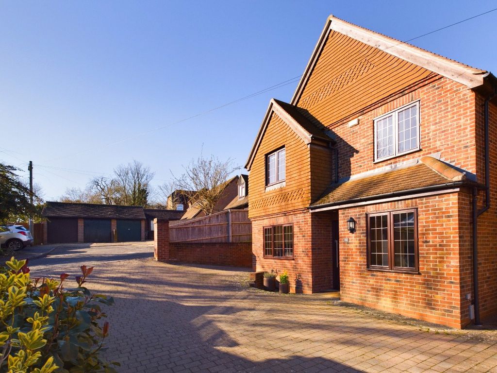 4 bed detached house for sale in Pendals Close, Hampstead Norreys
