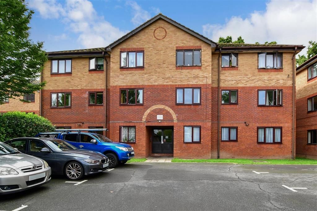 2 bed flat for sale in Longmere Road, West Green, Crawley, West Sussex