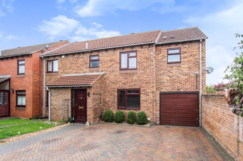 4 bed end terrace house for sale in Flatford Place, Kidlington OX5 Zoopla