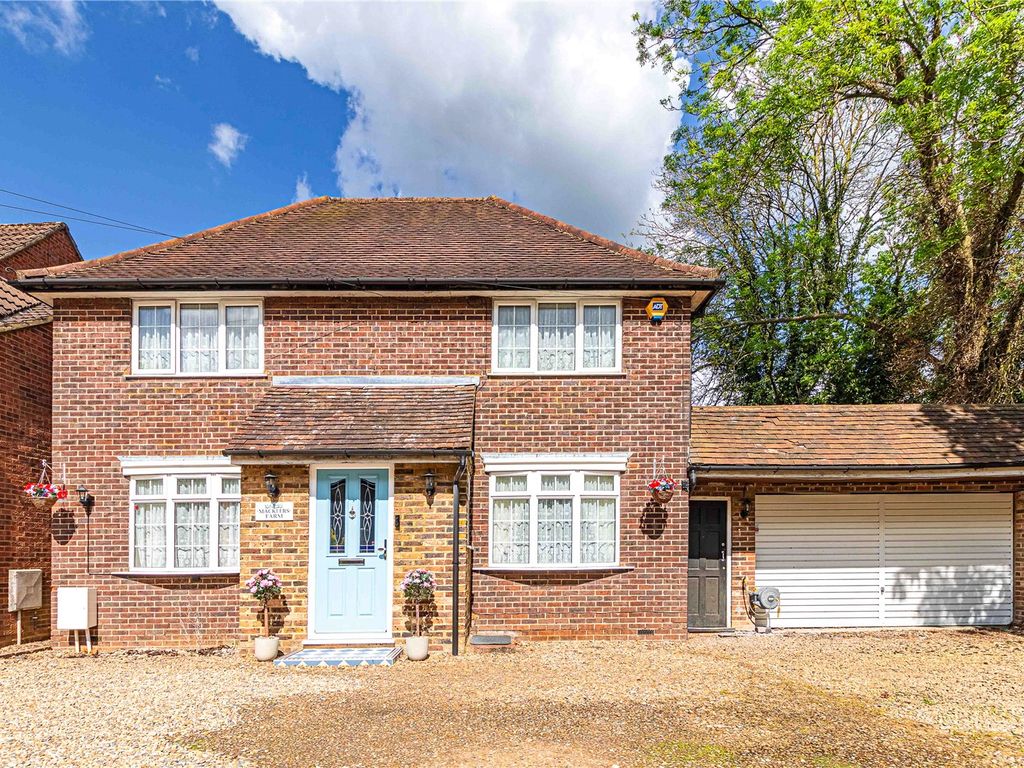 4 bed detached house for sale in Leverstock Green Road, Adeyfield