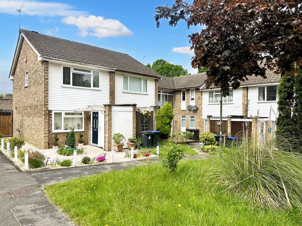 2 bed for sale in Helmsdale, Woking GU21, £350,000 Zoopla