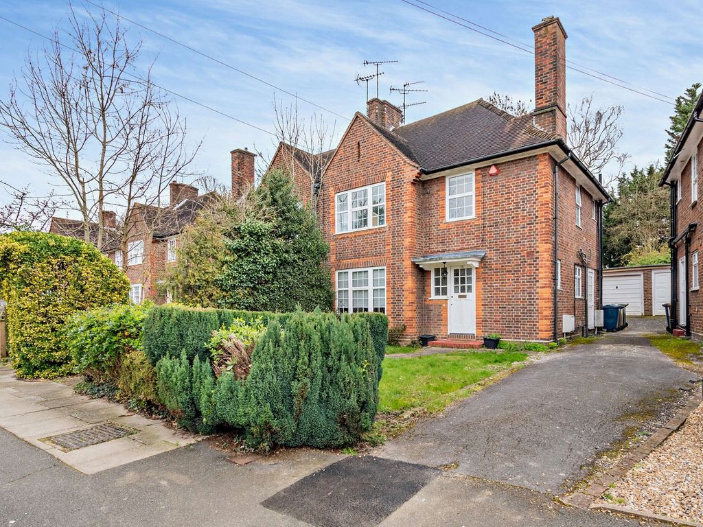 3 bed semidetached house for sale in Woodhall Gate, Pinner HA5, £